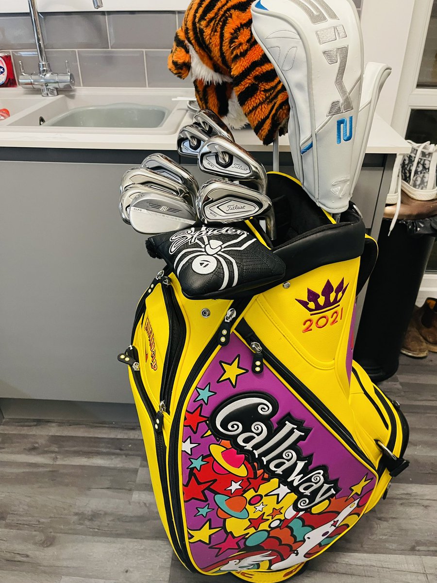 ellagracecrock's tweet photo. Can’t wait to get the season started, and use all my new clubs #taylormadesim2 #spiderputter #titleistt300 #golfer #newyeargoals https://t.co/LzO2trIkZ5