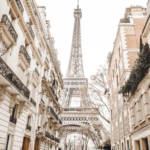 Beste mensen,
Mijn dochter Fleur gaat stage lopen van 1 febr tot 1 juli in Parijs.
We zijn op zoek naar een kleine studio (budget 1000 eur)
Op ongeveer 30 metro min van haar werk( Rue de Caleis).
Wie weet of kent iemand in zijn/ haar netwerk die ons kan helpen?