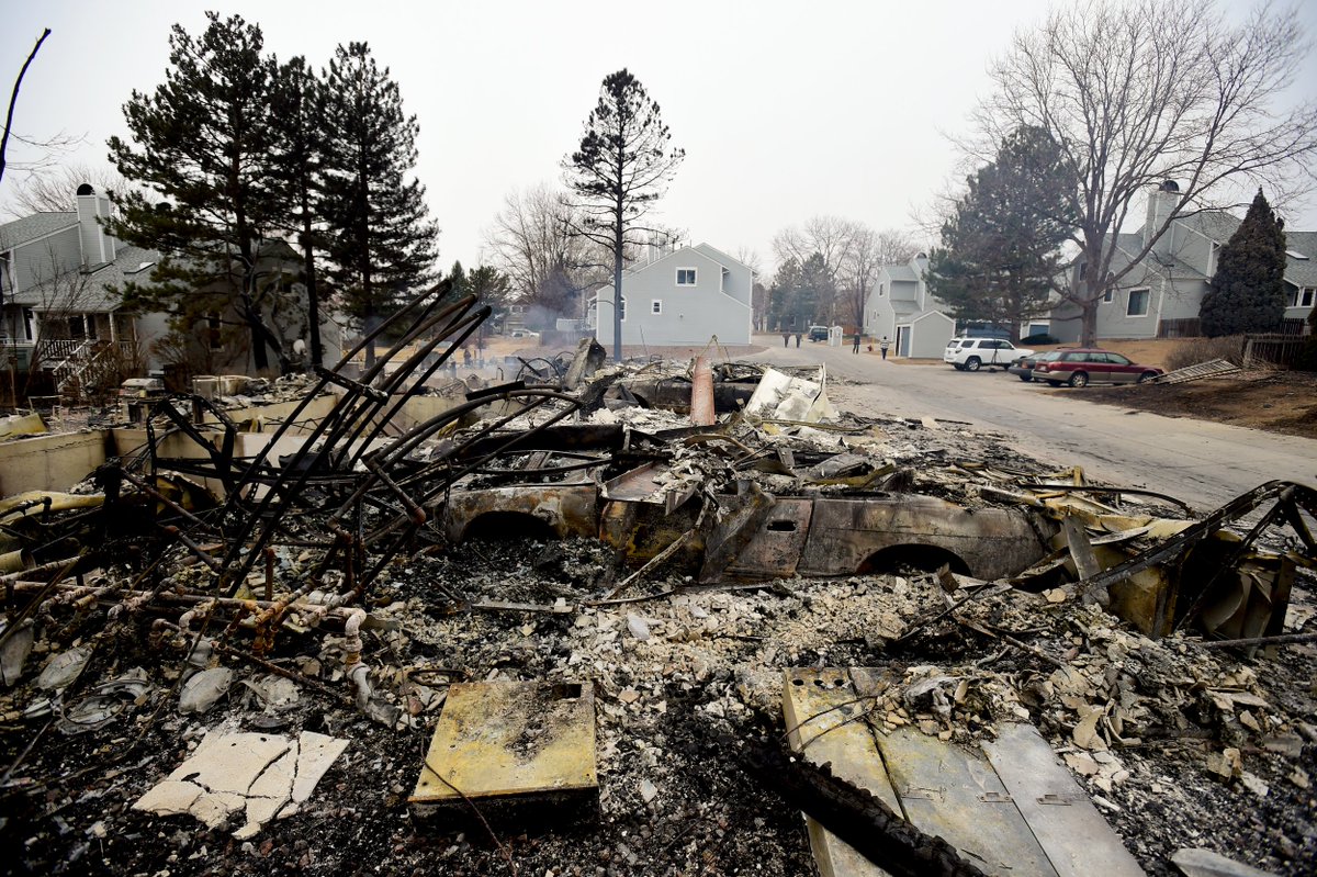 CUBoulder's tweet photo. 700+ employees &amp; 600+ students live in areas that were evacuated due to the recent fires. In all, nearly 1,000 structures were lost, including the homes of dozens of CU Boulder students, faculty and staff, and reports of other damages are expected to rise. https://t.co/KLRBPgFtcM https://t.co/9ReKViZAam