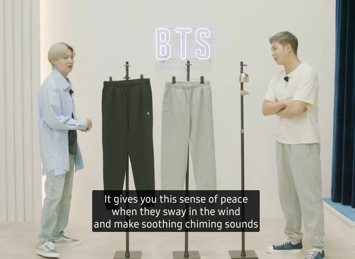 RMGuatemalatwt's tweet photo. "Te da esta sensación de paz cuando se balancean en el viento y hacen sonidos relajantes de repique"

Si alguien puede venderte una campana de viento, definitivamente es #RM 💜

@BTS_twt

`lilin
©RMGlobalUnion https://t.co/RitKbJCrgM