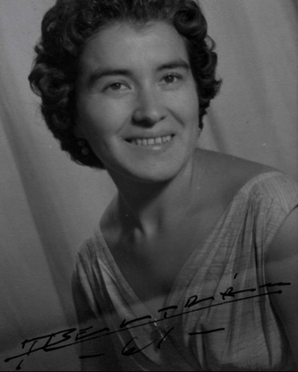 colorizandoHist's tweet photo. Colorizacion para don Santiago Vega. Nos envía la fotografía de su madre la Sra. Luisa Emilia Seguel Jorquera, quien trabajó en Radio Agricultura de Los Ángeles donde conoció a Hugo Vega Larenas y al pasar los años, contrajeron matrimonio. https://t.co/Q6v8l0gdMz