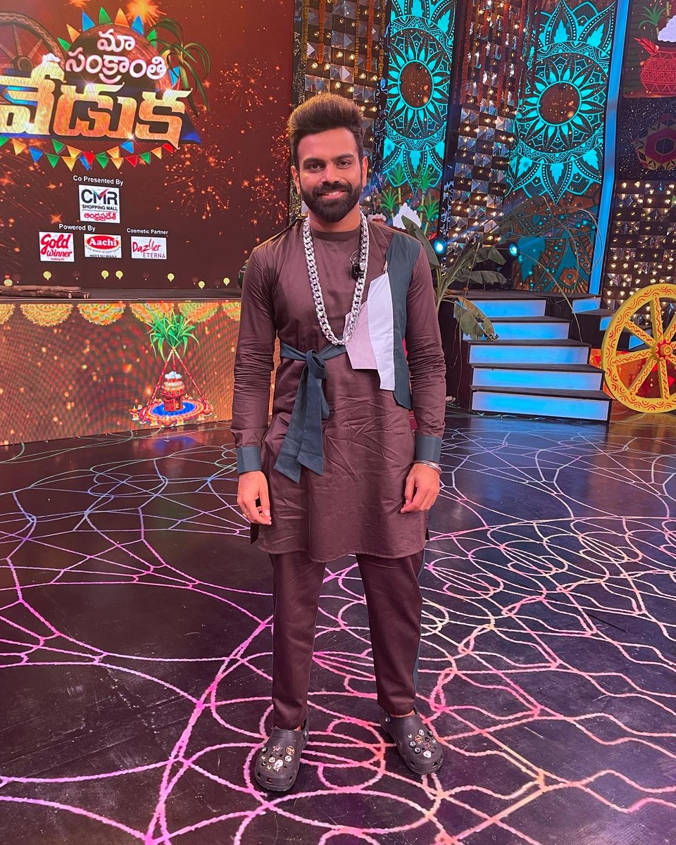 Sreeram_singer's tweet photo. Stay tuned 😉I coming soon 

Styled by :  zeeshanaliazam 
Outfit by :  navya.marouthu 
Shoes by : biggboss ICE task 
#src #sreeramachandra https://t.co/WvFnxljSCf