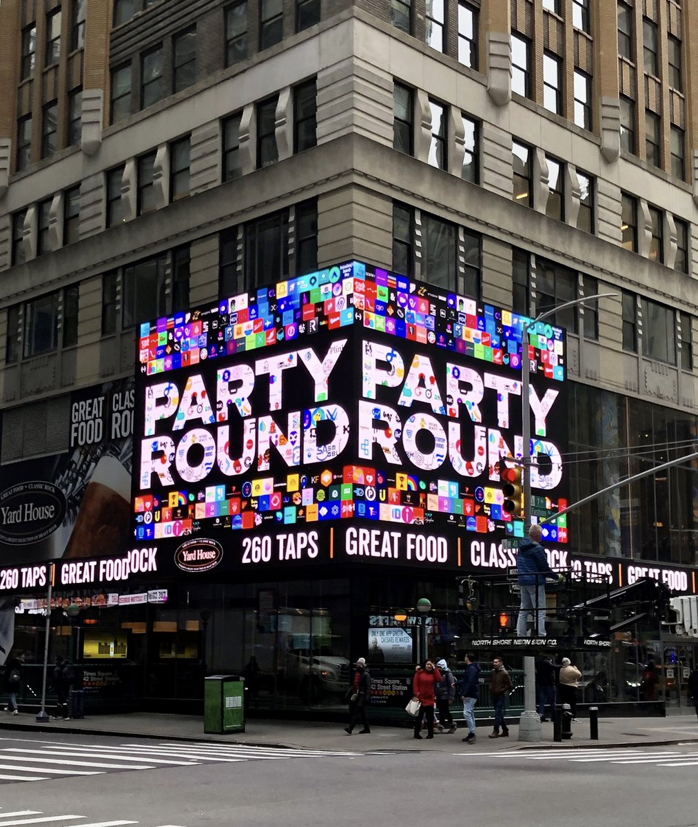 capitalxyz's tweet photo. We got a billboard in NYC for everyone that sent us their logo

Happy New Year founders 🎁 https://t.co/Cpsmrc85uH
