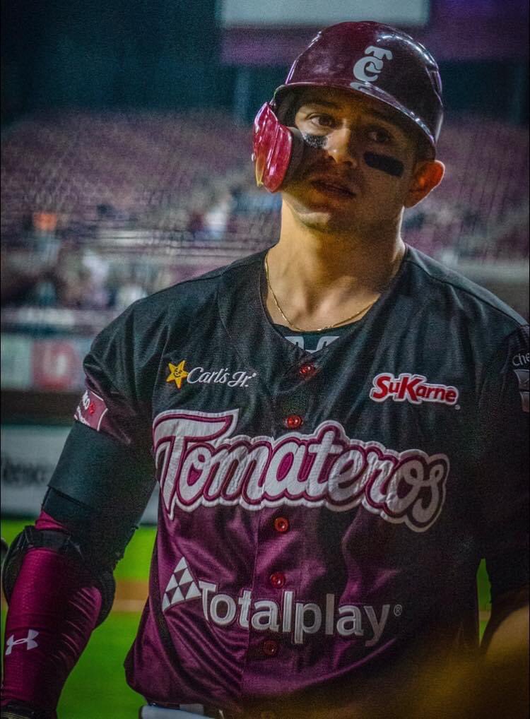 mendivilX20's tweet photo. Tenía abandonado Twitter 😅
Listo para las semifinales o que? 🔥
#CM70 #FuerzaGuinda #14oQue @clubtomateros https://t.co/jIkfifoA3M