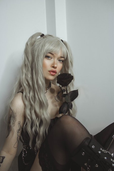 fav if u know the character inspo 🖤 https://t.co/ONVlIsxJPS