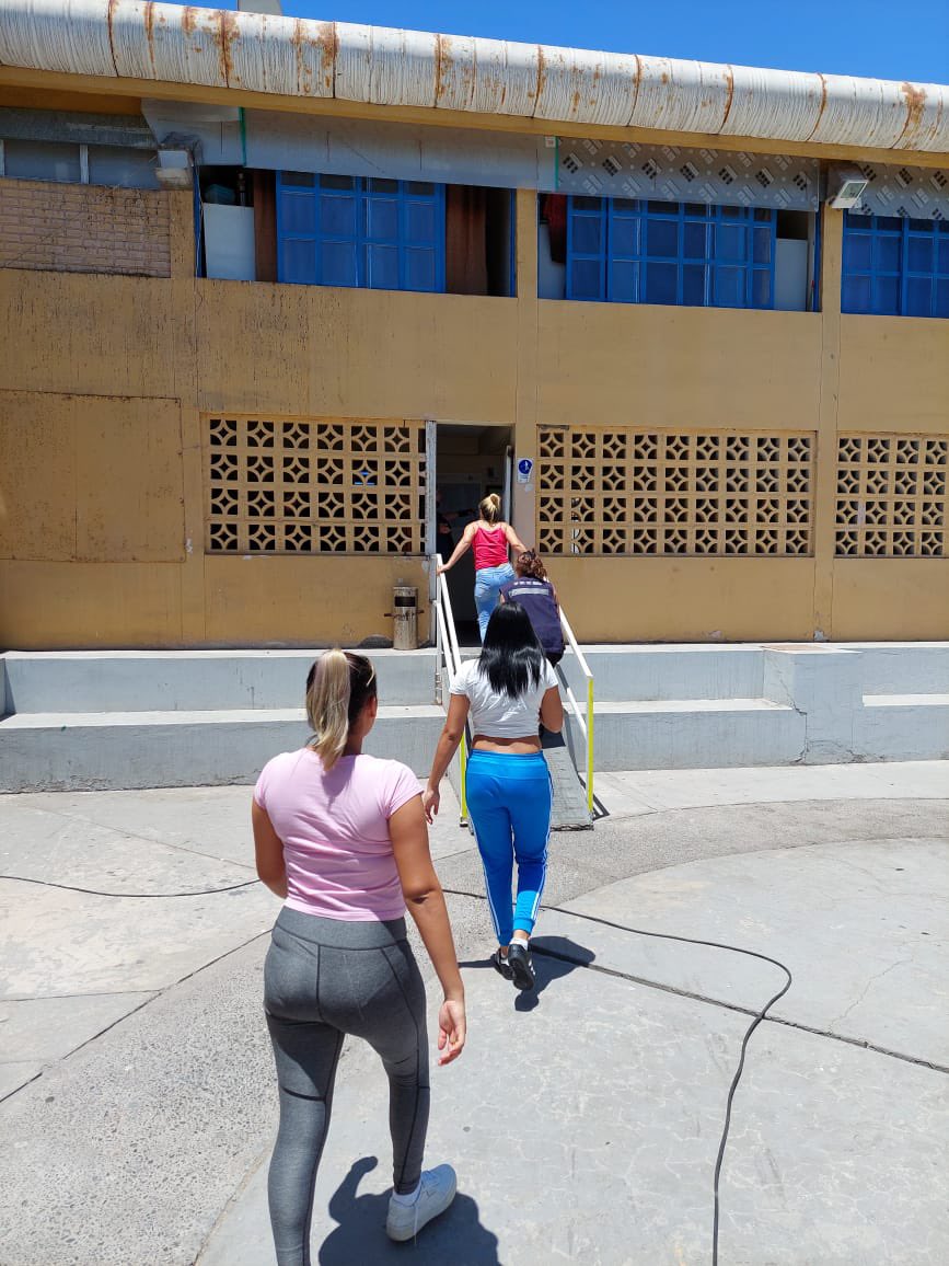 SenameTarapaca's tweet photo. Funcionarios del Centro Privativo de Libertad dependiente de @SenameTarapaca liderados por el Director del Centro, Edmundo Mercado, realizaron simulacro de incendio en el recinto https://t.co/uH0Zle0TUa