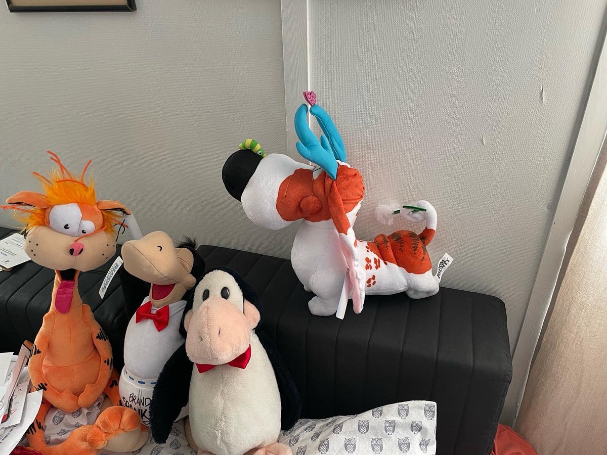 glott77's tweet photo. After a 2 year quarantine Rosebud the Basselope finally arrived in Ontario from Texas!
#rosebudthebasselope #opus #bloomcounty #outland #berkeleybreathed #crossedtheborder https://t.co/JLSkK0gOkX