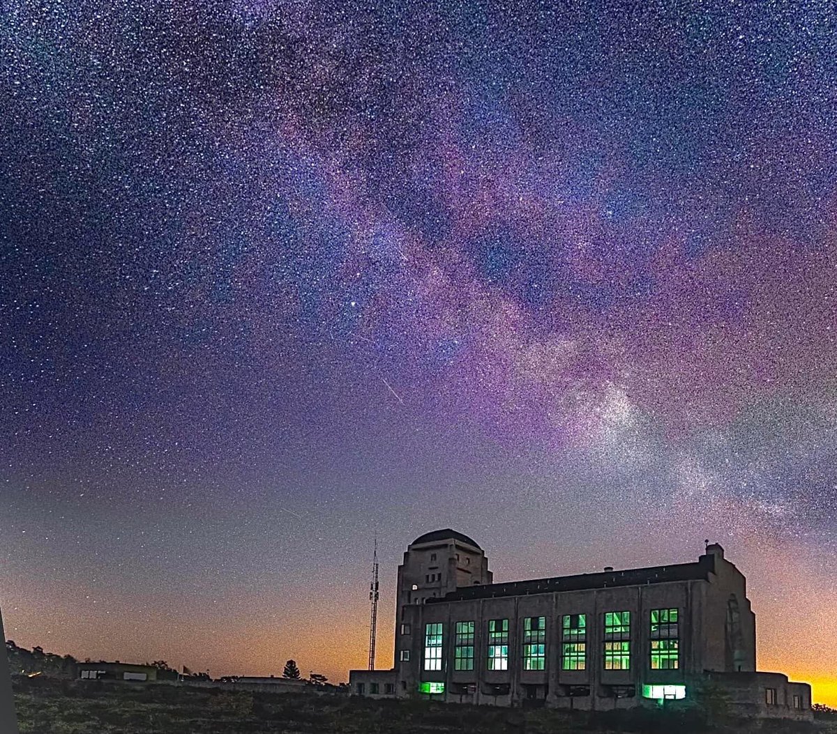 zomaar de #Melkweg zien <a href="/govertschilling/">★ govertschilling</a> bij / boven Radio Kootwijk in #Kootwijk !

( foto Julius Pot )

verder delen is aardig !