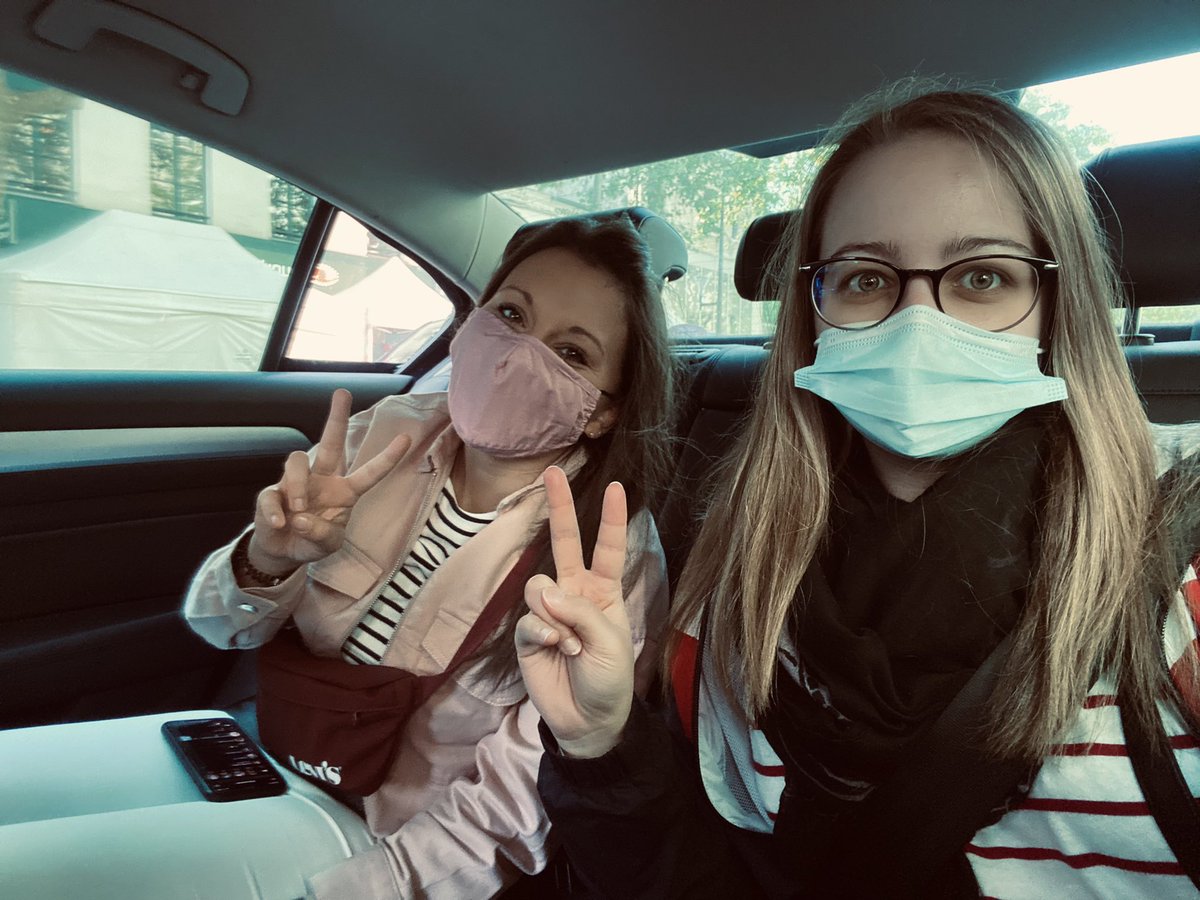 Joyeux anniversaire chou @LorenVerday 🤍

Petite photo souvenir d’une de nos nombreuses aventures en 2021 🤣 
J’attends déjà avec impatience celles de 2022 !! 

Profite bien de ta soirée malgré le blocus et courage 💪🏼