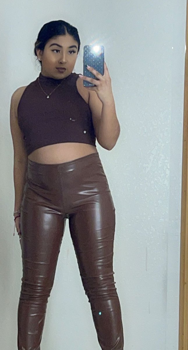 Jazmineperez00's tweet photo. 🦇 https://t.co/hbmKWs9sFp