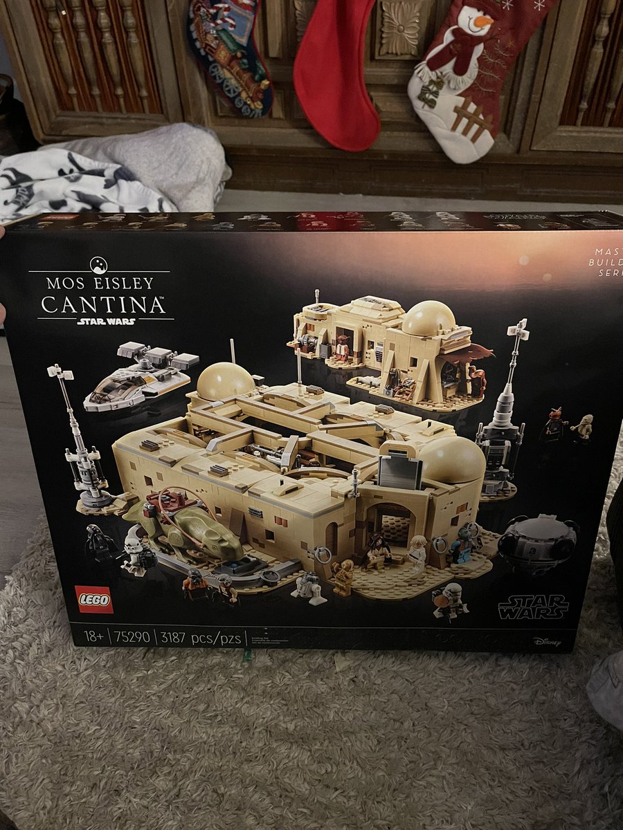 loneroseshinobi's tweet photo. Going to watching starwars all day and building this bad boy here!!!!! 21 mini figs this is going to be fun!!!! #lego #afol #starwars #legostarwars #LEGOBuildDay  #moseisley #cantina #canwebuildit https://t.co/ZAEA9LqnQX
