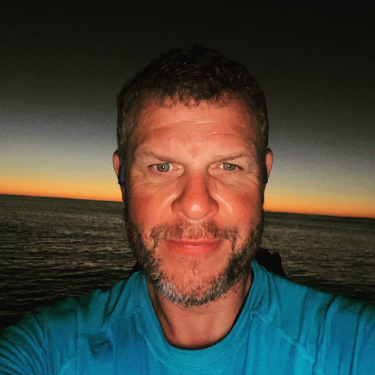 The horizon isn’t flat as Dean proves. 

Progress remains good in <a href="/ACampaigns/">Atlantic Campaigns</a> with just over 1200 nautical miles to go. There’s plenty of time for us all to to dig deep: us on the row and you by donating.  

justgiving.com/campaign/elija…