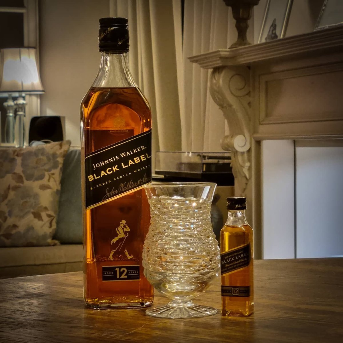 IrishVault's tweet photo. I haven't had the Johnnie Walker Black before. This is really nice. It  tastes of burnt oak and, dark chocolate.  Smooth. Very reasonably priced. Glass from the guys in Dingle Crystal always a touch of class. #johnniewalkerblack #johnniewalker https://t.co/3yhFp1OLEY