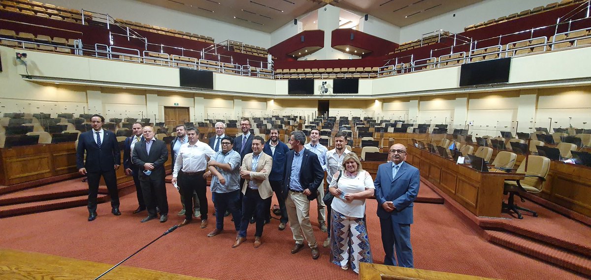 Vero Marín (@laveromarin) on Twitter photo La futura bancada del <a href="/PRChile/">Partido Republicano</a> vino a reconocer las instalaciones de la Cámara previo a su instalación en marzo La futura bancada del <a href="/PRChile/">Partido Republicano</a> vino a reconocer las instalaciones de la Cámara previo a su instalación en marzo