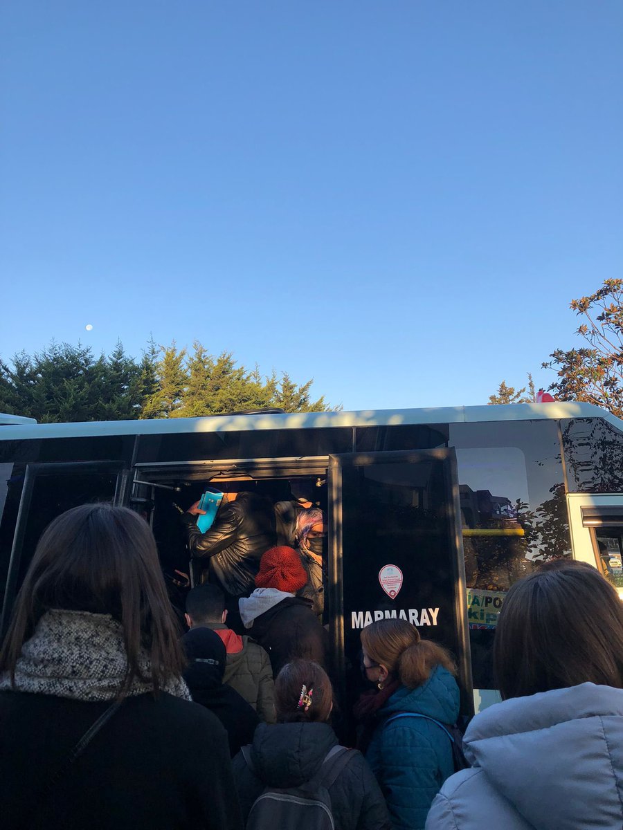 Okulumuzun bizi ve sağlığımızı önemsemesini istiyoruz.Hasta oldugumuz zamanlar derse gitmeyip geri kalsak da kimsenin sağlığını riske atmadık. Ama kimsenin sınavlara gitmeme gibi bir seçeneği yok. #okanonlineistiyor <a href="/okanedu/">İstanbul Okan Üniversitesi</a> #okanonlineyap