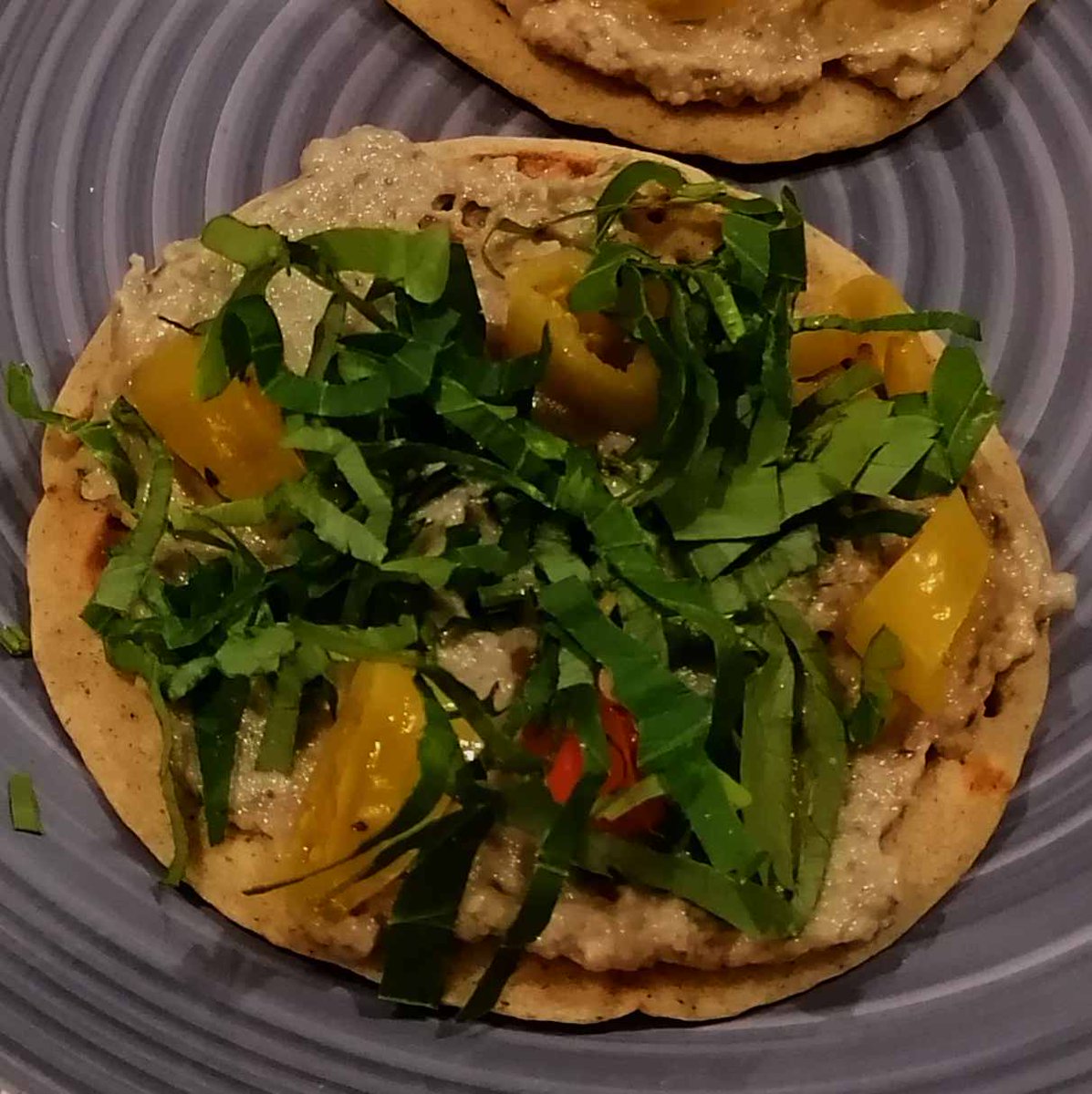 MikeKocht's tweet photo. #Blini #Twooking einmal #Crossover #XOver:
Serviert mit #BabaGanoush #Pfefferoni #Petersilie für den "Selbstbau"
Daher nur ein Symbolfoto ;-)
#Melanzani #Auberginen #Knoblauch #Kreuzkümmel #Cumin #Tahin #Sesampaste
https://t.co/GtYNAih5j4 https://t.co/qCH7tKungj