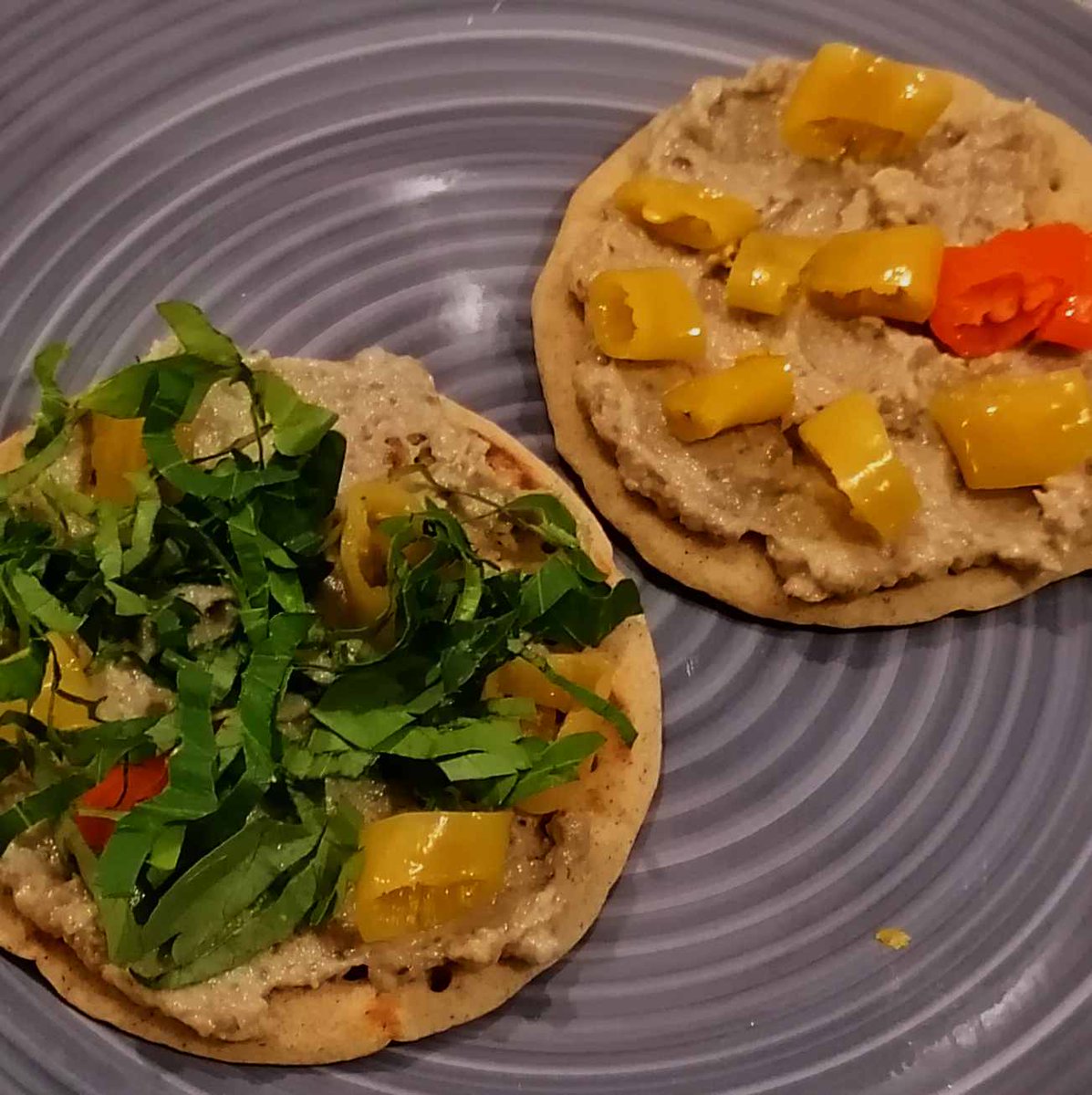 MikeKocht's tweet photo. #Blini #Twooking einmal #Crossover #XOver:
Serviert mit #BabaGanoush #Pfefferoni #Petersilie für den "Selbstbau"
Daher nur ein Symbolfoto ;-)
#Melanzani #Auberginen #Knoblauch #Kreuzkümmel #Cumin #Tahin #Sesampaste
https://t.co/GtYNAih5j4 https://t.co/qCH7tKungj