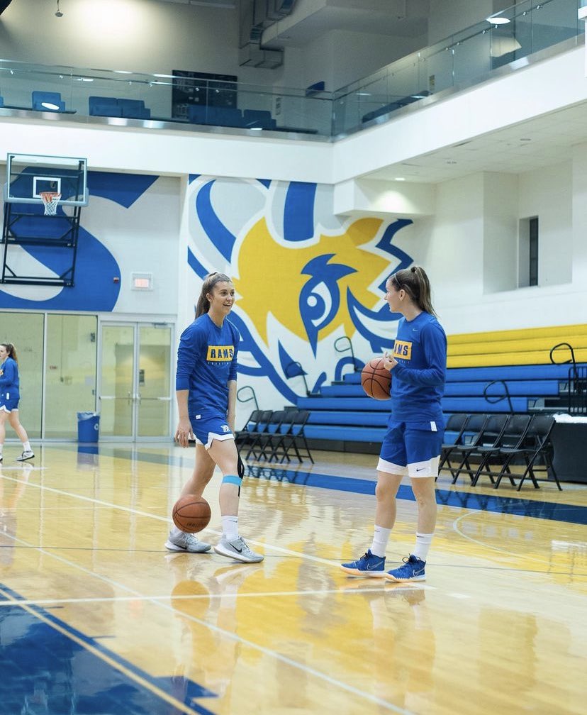 kaillie_hall's tweet photo. An Instagram post from my teammate, roommate, and close friend ⬇️ 

Grateful that I get to spend each day with her both on and off the court. As she said, let’s find a solution together. @mikaeladodig https://t.co/Wz6nEx8osI