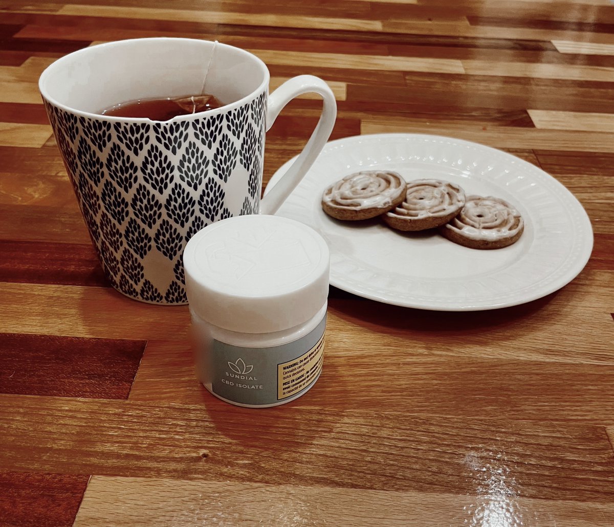 blacktiecanna's tweet photo. This CBD isolate is odourless and flavourless, making it easy to add to your baking, favourite beverage, or simply putting it under your tongue! 🧁☕️

* 
* 
* 
* 
#winnipeg #supportlocalwinnipeg #wpg  #shopwinnipeg  #tea #food #foodie #cbd #canna #cannamom https://t.co/wsQ3bG4XjS