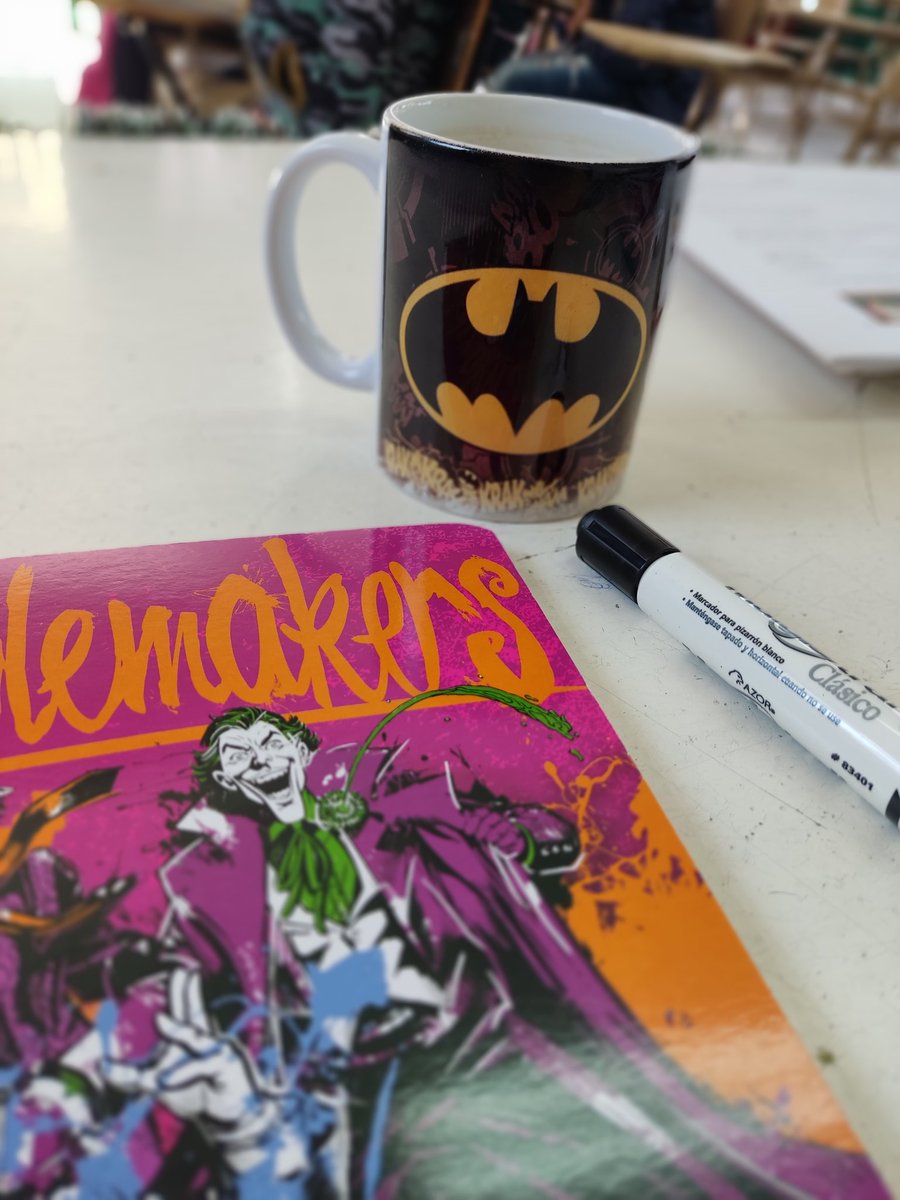 MaarNeri's tweet photo. #Batman #hero #docentedecente #teach https://t.co/T5Vguh2ndn