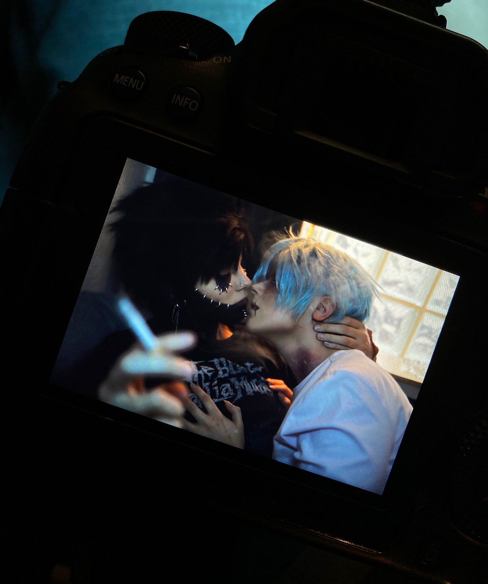 MihaelGraham's tweet photo. On today’s Menue: finally some ShigaDabi again 🖤
Gorgeous out of cam 📸 by @viiilicious_ 
#dabi is @kaz_costumes 
#shigaraki is me 
#dabicosplay #dabicosplay https://t.co/YzgXNeCL82