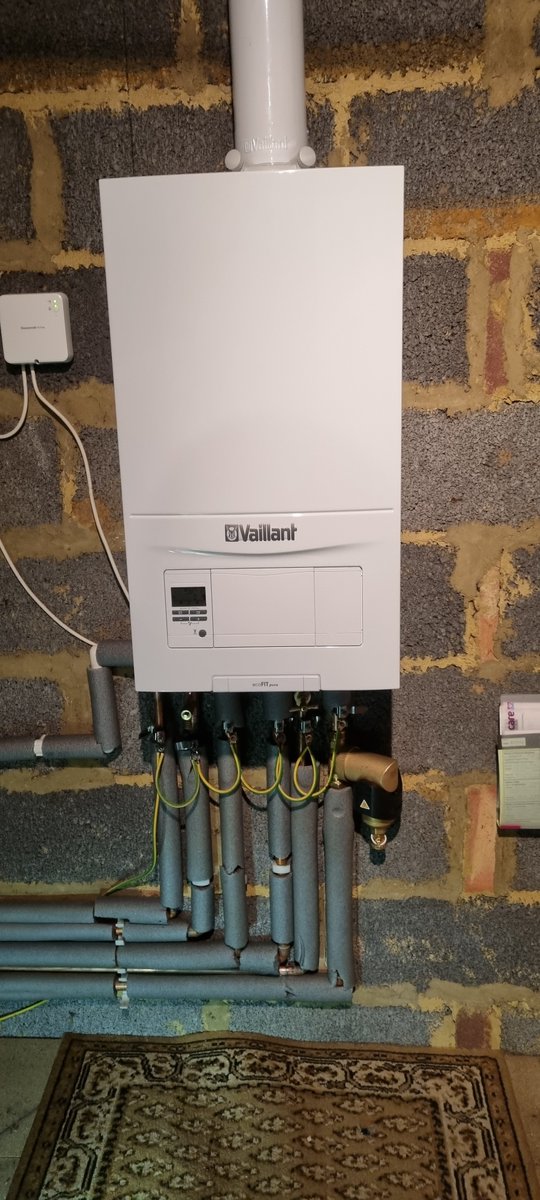 Gasjet1995's tweet photo. Happy New Year to all!!
New Vaillant installed with 10 year warranty - first of many for the new year #gasjet #vaillant https://t.co/0vxsE7FnMz https://t.co/nmMrEXVkPR