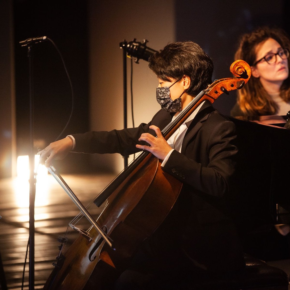 creartbox's tweet photo. Our first feature artist of the year is Yi Qun Xu. This is our first season with this marvelous cellist.
Check her out at https://t.co/3sCDDWKFs9.
#creartbox #cello#classicalmusic#cellist #orchestra #musician #strings #violoncello #concert #celloplayer #bass https://t.co/5JNdBsiuqa