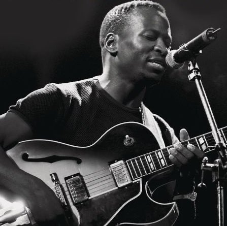 Radio2000_ZA's tweet photo. Legendary South African guitar maestro @Selaelo_Selota celebrated his 57th birthday on 3rd January 2022.
Tune in for tonight’s #RhythmRewind on the #EssenceofRhythms show with @MmatshekoMosito to hear him chat about some of the music that has shaped his world!🎶
22:00-00:00 https://t.co/YyxIeJe0RH