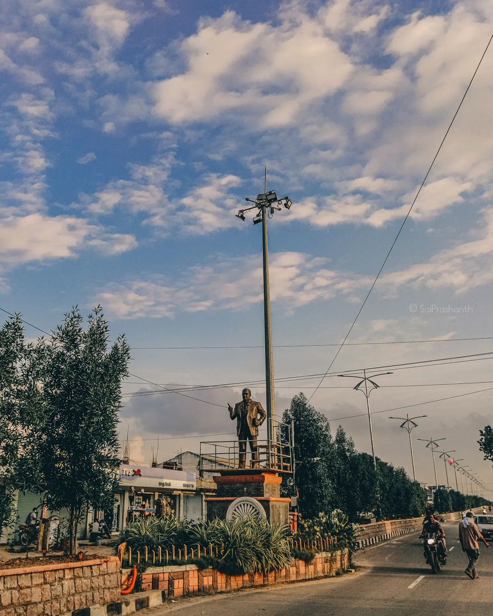 Bittuuuuuuuuuuu's tweet photo. Ambedkar Statue #Jammikunta
#TRSDevelopment
@GelluSrinuTRS @GKamalakarTRS @KaushikTRS @varuntrs58 @vinodboianpalli https://t.co/8i0xWdqRf1