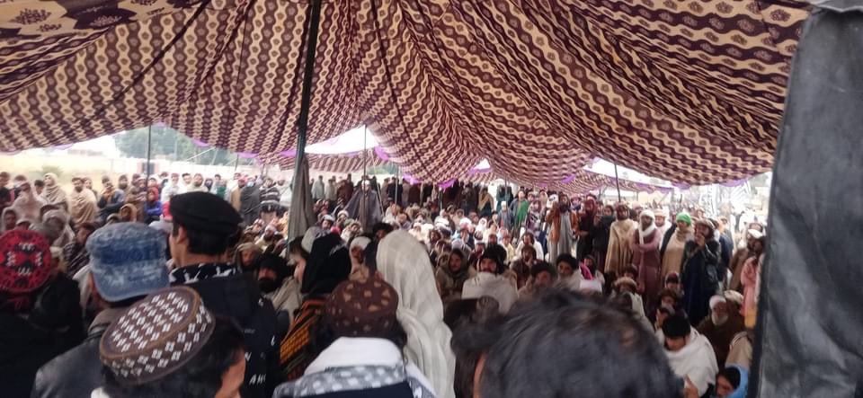 ManzoorPashteen's tweet photo. A Sit-in going on in N.Waziristan demanding justice for the minor girl killed by Army few days ago &amp; demanding peace in Waziristan. The locals of Waziristan are mercilessly killed despite of repeated military operations. When will the staged strategic circus ends
#WaziristanSitIn https://t.co/rVFp1nO5b8