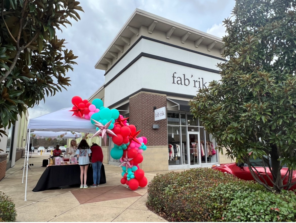 CrawfordSquare's tweet photo. Our CSREA Marketing Team kicked off the very first event at Midtown Village in Tuscaloosa, AL with Mistletoe + Mimosa's in December. We're looking forward to more fun events in Tuscaloosa!
 
#CSREA #WeAreCrawfordSquare #CRE #RetailMarketing #Events #TuscaloosaAL #AlabamaRetail https://t.co/4qxHCUCNDW