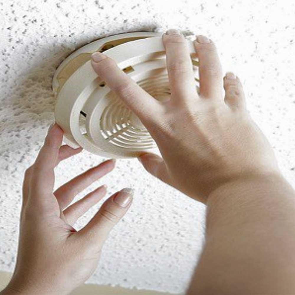 CCRIMoorhead's tweet photo. CO2/Smoke detectors can't do their job without batteries. This week we'd love AA and 9V batteries so families we support have working detectors. Batteries can be dropped off at CCRI or shipped from Amazon (in any brands/quantities): https://t.co/dj1xzjGDvo
#CCRIThanksYou https://t.co/FiQd2CynHm