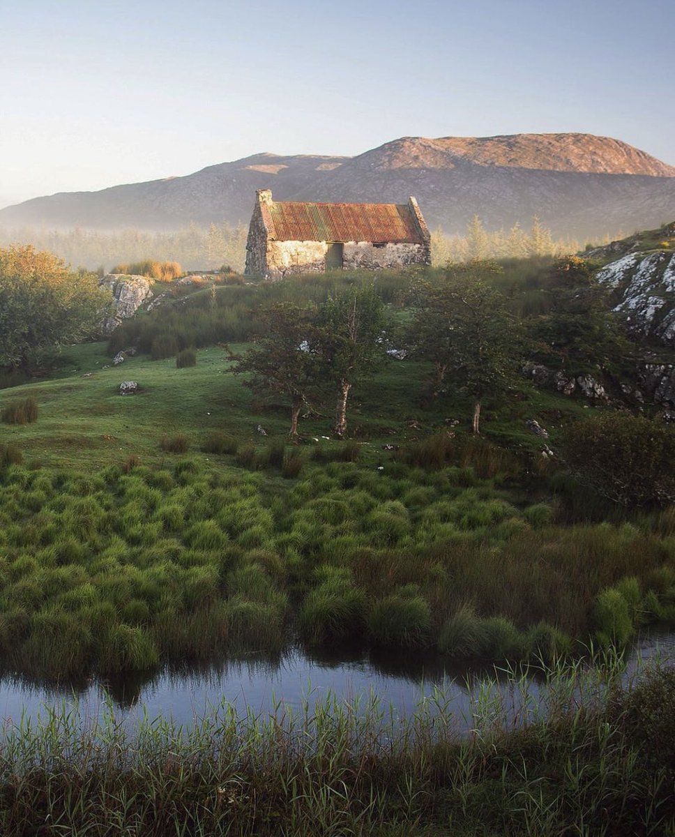 If you haven’t been to Connemara in Galway, you may not fully know what a good day in Ireland is. 🏚🌱🐓🐑🐮🐷🌾 #countrylife #lovegalway 
📷niallmaccana ig