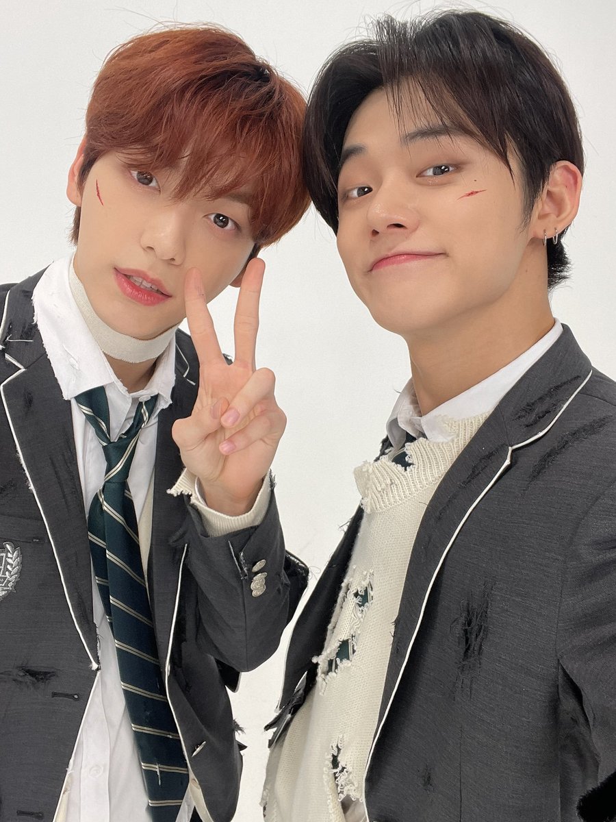 ⠀🜲   #𝕋𝕙𝕏𝕋   *   neɯ  .   .   єνєηт   /   𝕦𝗉 ❄️  𝐝𝐚𝐭𝐞   :

Después de darles un baño y de correr a Lev y a Étienne del sillón, tomaron rumbo a festejar #3YwQB y ambos están muy felices de ver a <a href="/bunnyh_yy/">3 YEARS w/ QUEEN BUNNY</a> en un aniversario más, felicidades, chiqui!