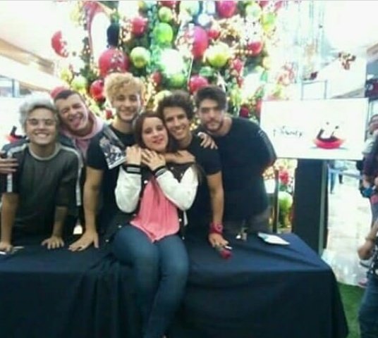 TamaraBerna2's tweet photo. Feliz cumpleaños @carlosbolio_ te extraño millones :( https://t.co/lgAICilBvQ