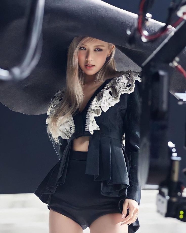roseshourly's tweet photo. unreal ♡
#로제 #ROSÉ https://t.co/5veFukMLmJ