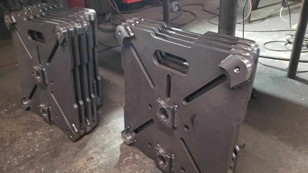 EntFabLLC's tweet image. Filling orders as fast as we can... this new year has us moving tons of base plates! #staging #truss #trussbase