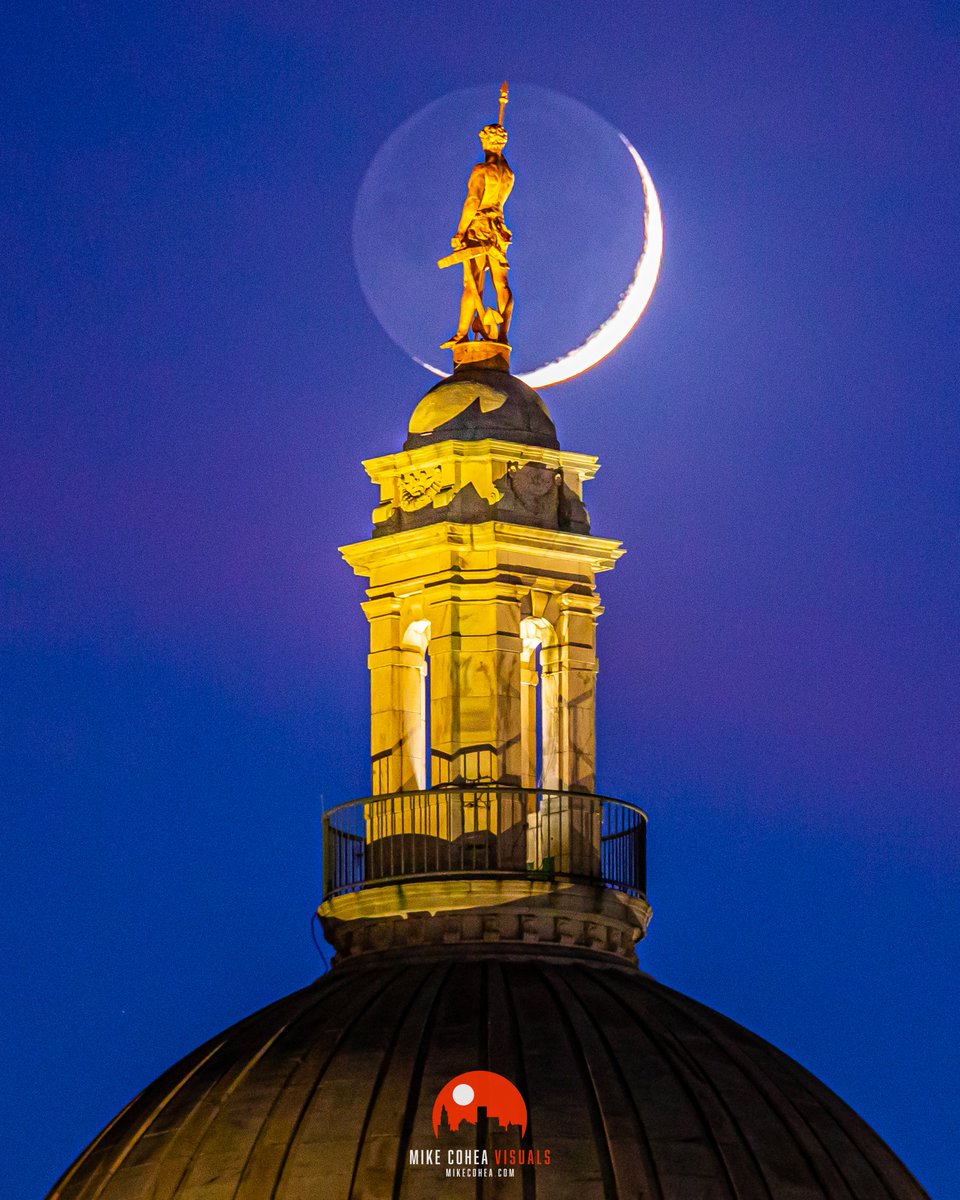 The Independent Man is framed inside tonight's waxing crescent #moon as it sets over the Rhode Island State House in Providence, #RhodeIsland. Though only a thin 7% of the moon is illuminated tonight, the unlit part of the moon could also be seen in detail due to #earthshine.