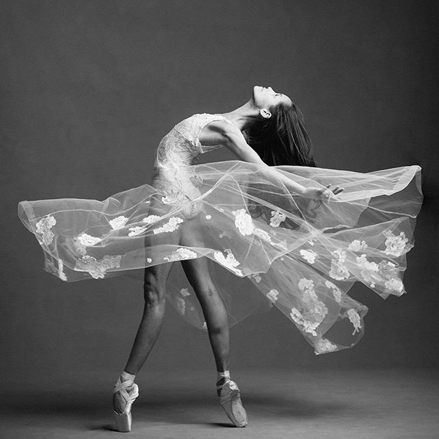 ✨ Stepping into 2022 ✨

Wishing everyone a year full of beauty and dance.

<a href="/nationalballet/">The National Ballet of Canada</a> dancer @tanyahoward. ⁠
⁠
PC: @KarolinaKuras