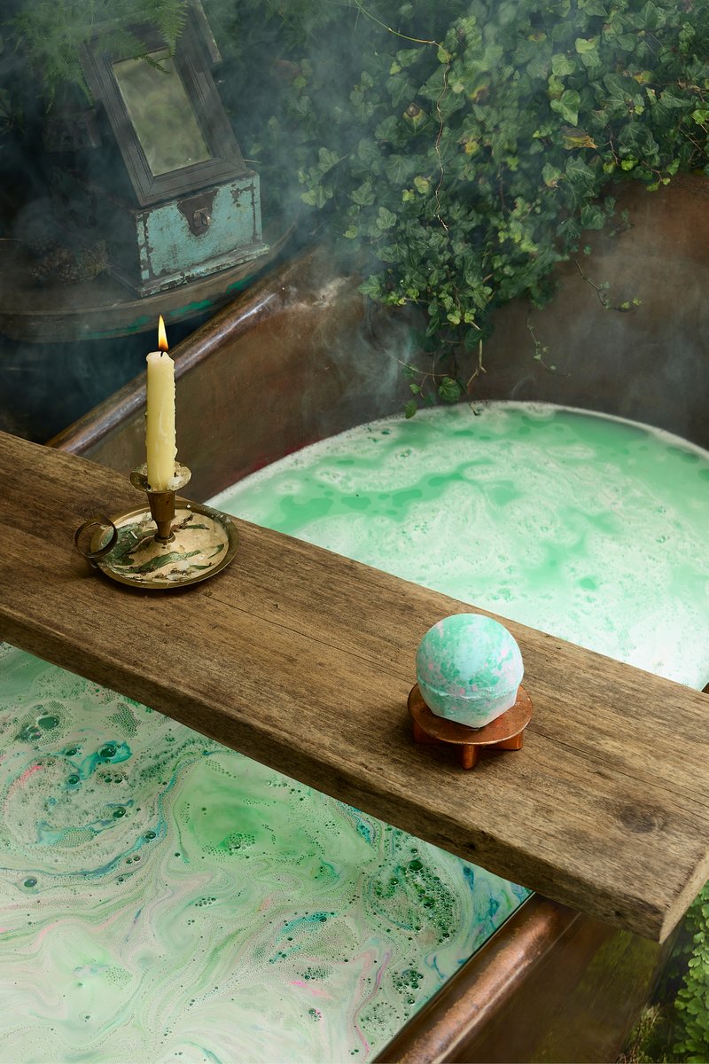 lushcosmetics's tweet image. 🏞️ Embrace the cottage-core aesthetic and sink into the pastel green waters with Lakes Bath Bomb. For a gentle and serene escape: bit.ly/31pPb42