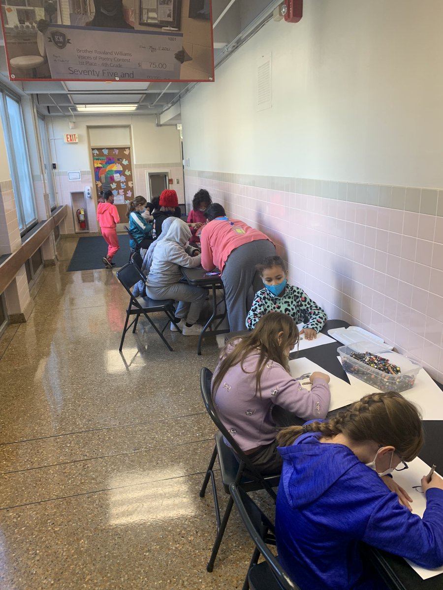 peterstewart62's tweet image. Indoor recess stations to engage students during the chilly weather. Rocking Corn Hole, Basketball, Soccer and Color/Drawing/Jewelry making. #indoorrecess #engagement #SEL #HMP♥️ BPatriotProud #WEAREMANN ♥️’s and Souls to every kid.