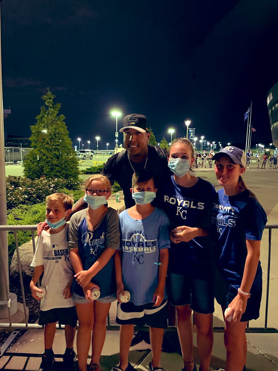 milliek22's tweet photo. @Royals @SalvadorPerez15 made my kids 2020 https://t.co/ApYue0cTkA