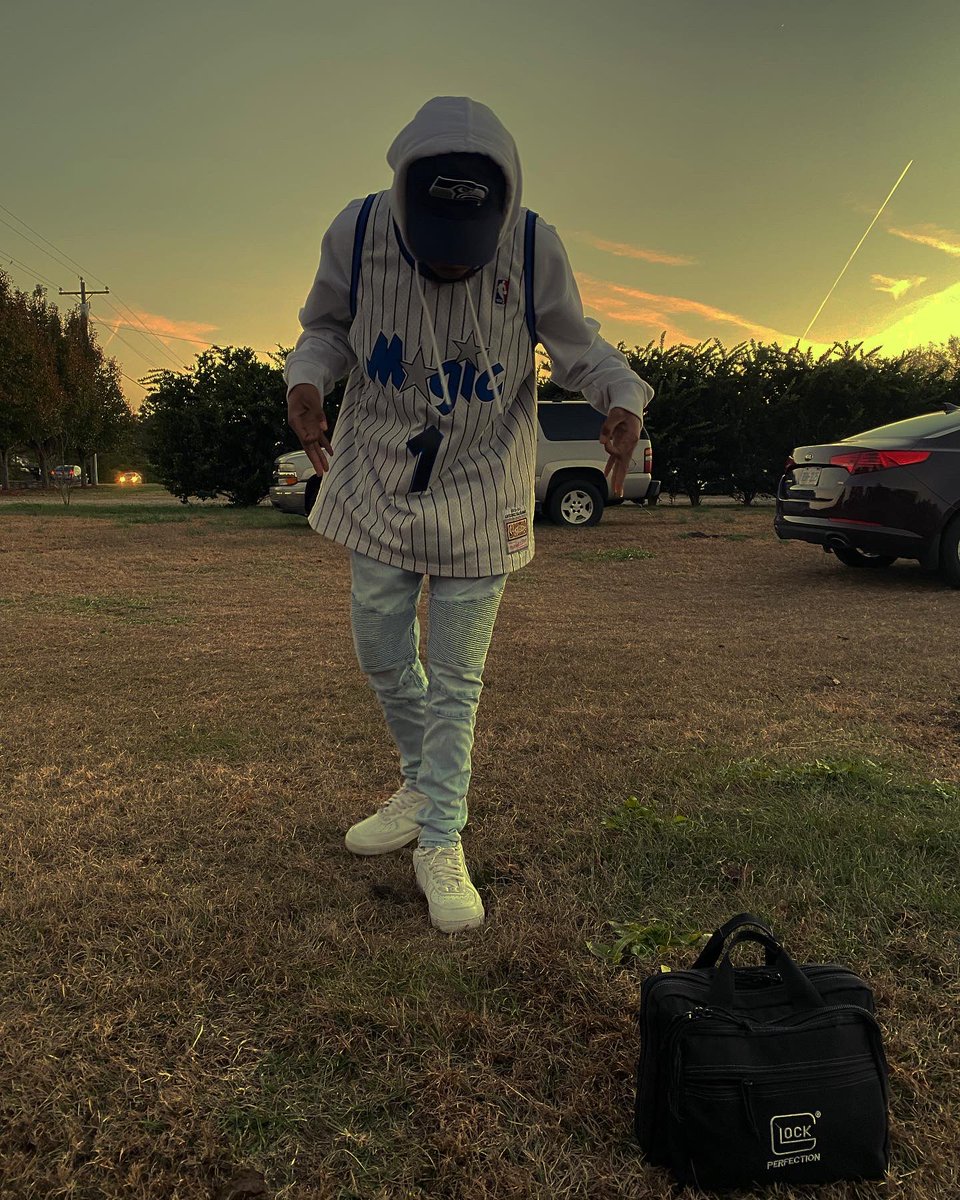 joat_252's tweet photo. This is me if you were wondering 🖤🙏🏾🦾🧠 #bentleygang #bentleyrecords #NewArtist #252 #joat #nc #explore #LikeForLikes #RETWEEET https://t.co/UczlVCkNap