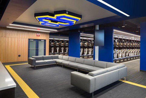 DarrionPerry03's tweet photo. After a great talk with @Coach_Curlee I am blessed to receive a pwo from @ucobronchofb thank you for this opportunity 🔵🟡 https://t.co/G0LHbFI7rM