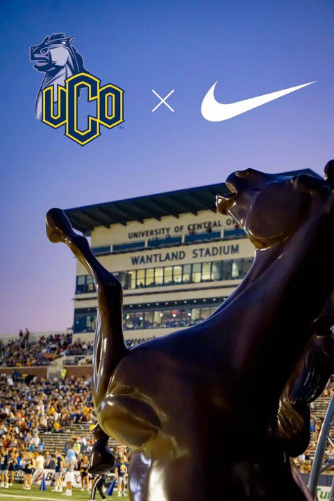 DarrionPerry03's tweet photo. After a great talk with @Coach_Curlee I am blessed to receive a pwo from @ucobronchofb thank you for this opportunity 🔵🟡 https://t.co/G0LHbFI7rM