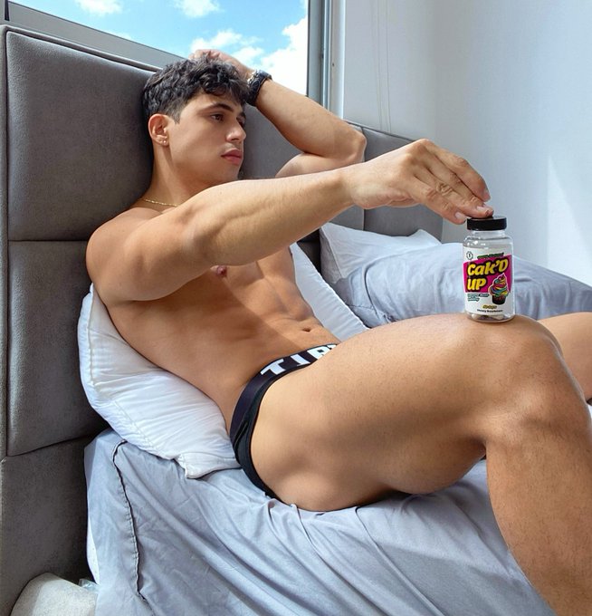 Gracias a mi entrenamiento y @wecakdup cada vez mi 🍑 est&aacute; m&aacute;s redondo y grande 🍒@wecakdup para obtener<a class="tags" target="_blank" title="On Twitter" href="/?out=eyJ0eXAiOiJKV1QiLCJhbGciOiJIUzUxMiJ9.eyJpYXQiOjE3MTk3MDM4MDQsImlzcyI6InR3cG9ybnN0YXJzLmNvbSIsIm5iZiI6MTcxOTcwMzgwNCwiZXhwIjoxNzUxMjM5ODA0LCJyZWRpcmVjdF91cmwiOiJodHRwczovL3R3aXR0ZXIuY29tL3dlY2FrZHVwIn0.b3z76hVoUS6h7MZYhyBs3aB9jKT1HkhJx1S0ND4fxnHdyhFUPBjYd52okO1WC7xEYP3cJMEdbyef1YmcvKFKjA">@wecakdup</a>