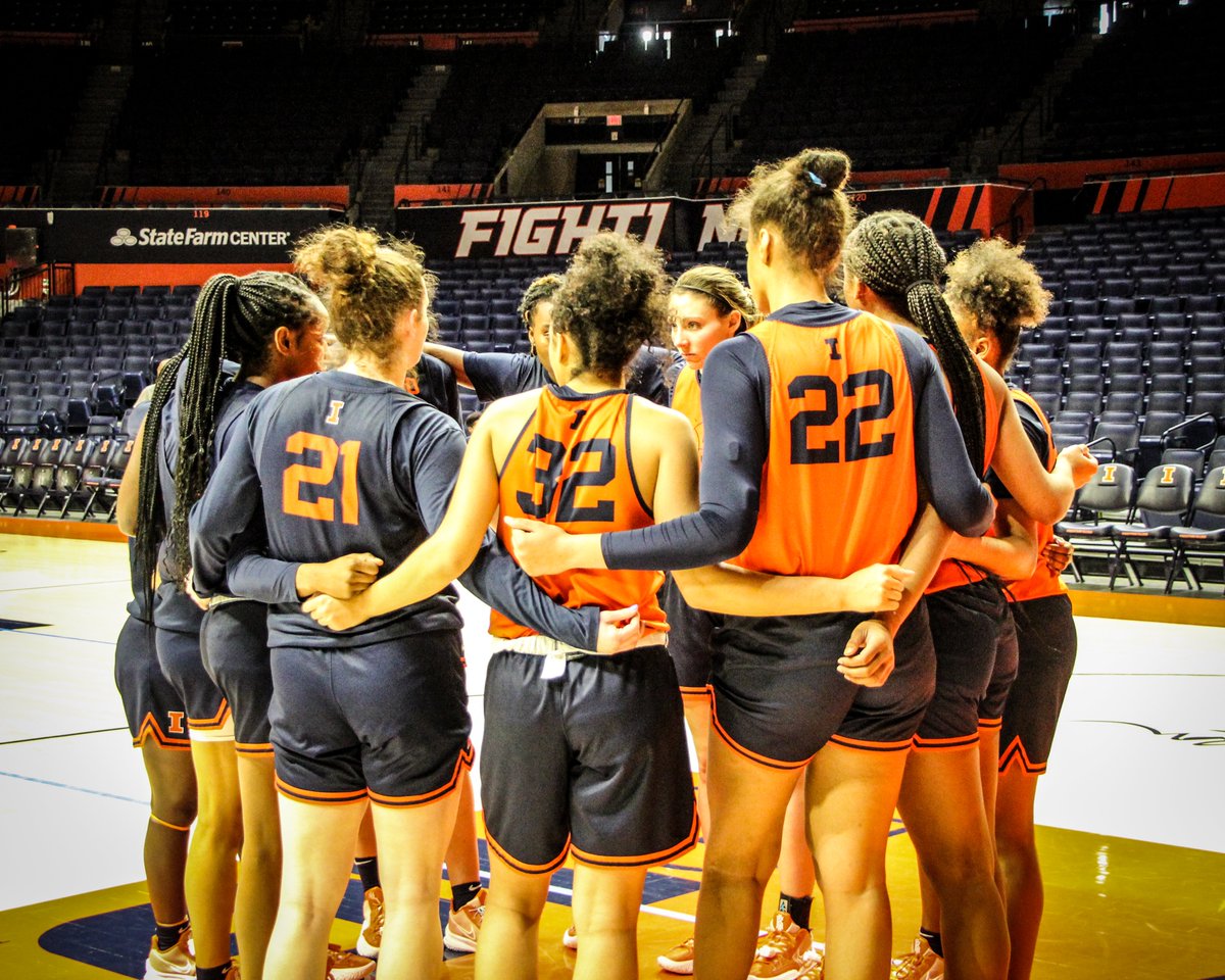 IlliniWBB's tweet photo. Stronger together! 💪

It's been a great start to the week in practice! Excited to return to @B1Gwbball action Thursday at Ohio State! 

#Illini 🔶🏀🔷 https://t.co/4KH0RNh1j1