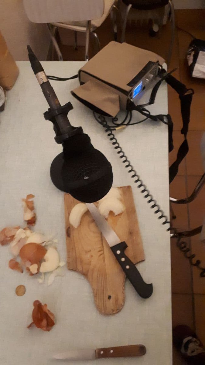 LivoSons's tweet image. Et c'est repartit pour les nuits blanches du mardi soir à tenter des dernières prises de sons aux (petits) oignons, à monter à temps pour la deadline du mercredi...
✂️ #Depeche #Saison4 demain sur @ARTE_Radio  (si tout va bien) ✂️