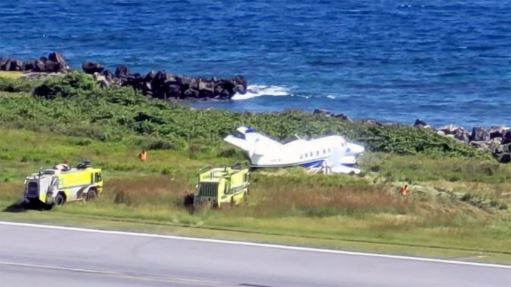 The_LAAHS's tweet photo. A British Aerospace BAe-3101 Jetstream 31, #Honduras civilian registration HR-AYY (C/N 657), operated by #LANHSA, had a runway excursion at Juan Manuel Gálvez International Airport, in Roatán, earlier today. Passengers and crew are safe according to reports. https://t.co/YfEfiZaWxC