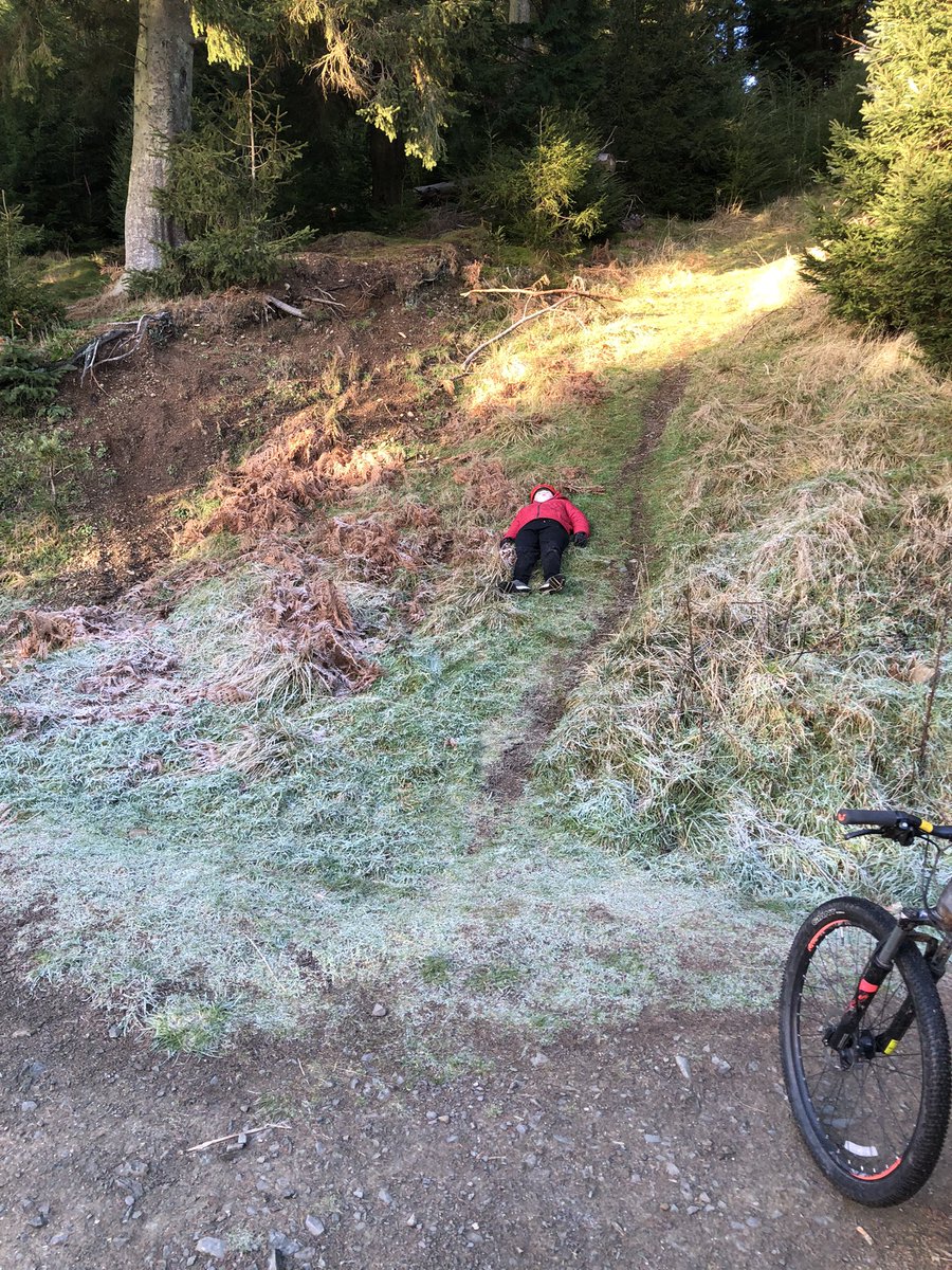 1st outing of 2022 today at Glentress. Bitterly cold but great fun all the same. Came off on Coolrunnings a bellter and will no doubt feel worse for it tomorrow 😫😂